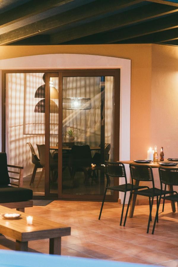 Moderne Villa Met Verwarmd Zwembad In 코라레호 외부 사진