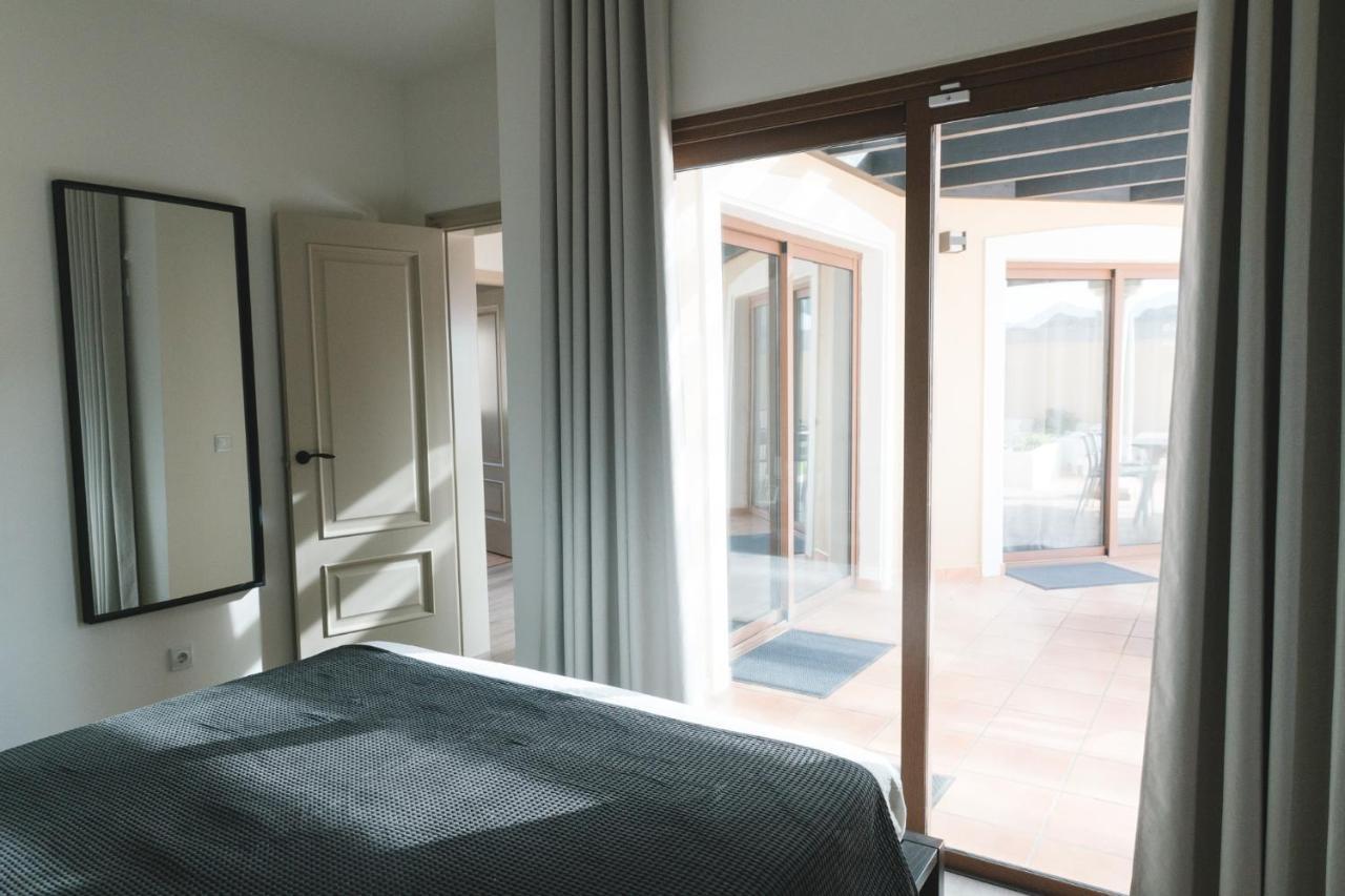 Moderne Villa Met Verwarmd Zwembad In 코라레호 외부 사진