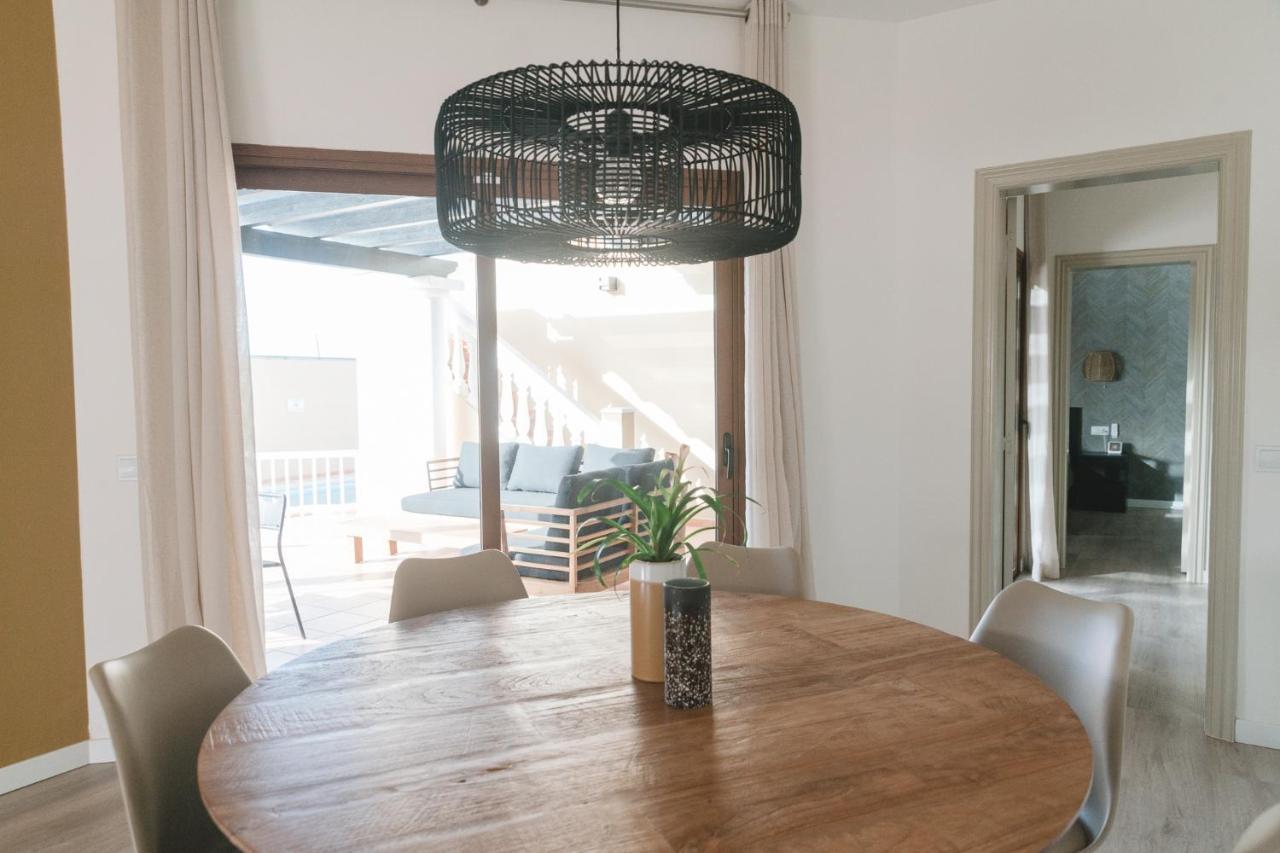 Moderne Villa Met Verwarmd Zwembad In 코라레호 외부 사진